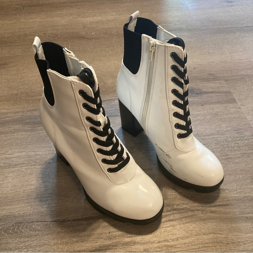 Block Heal Lace Up White Bootie 7 Euc